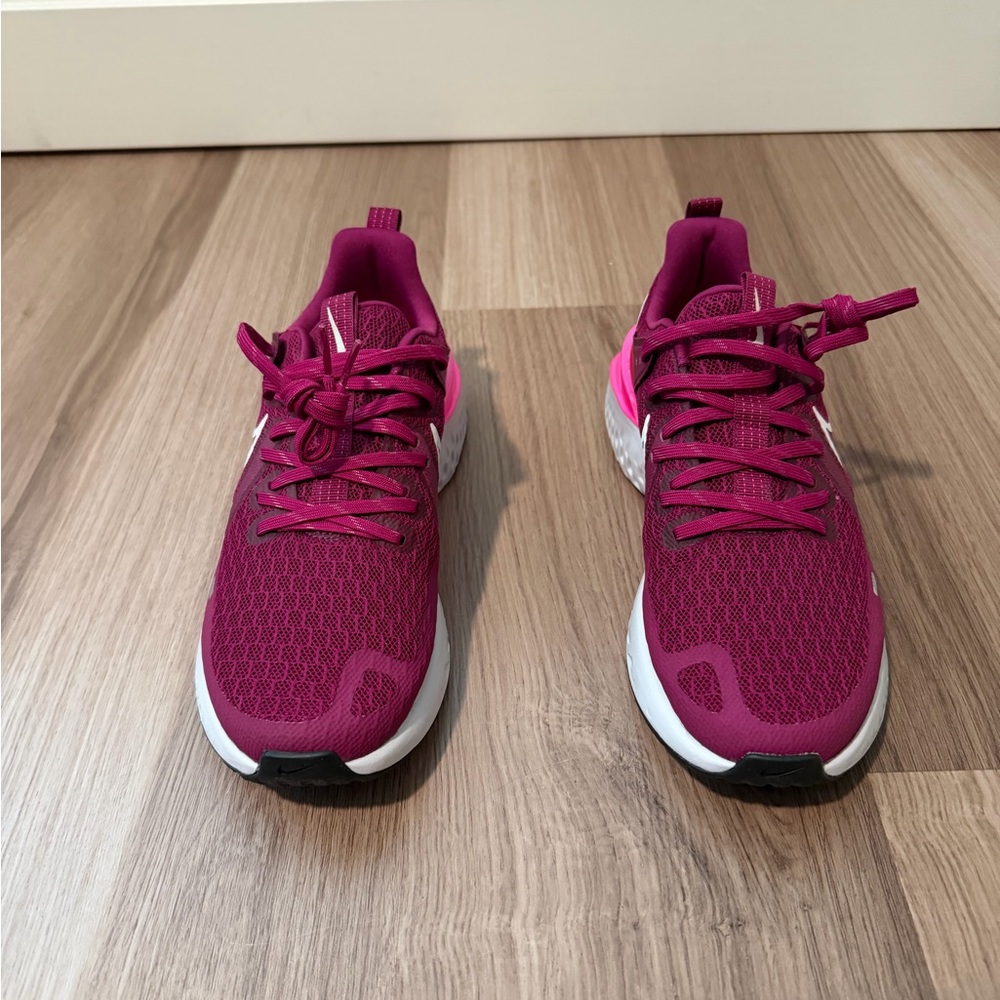 Nike Legend React Sneakers